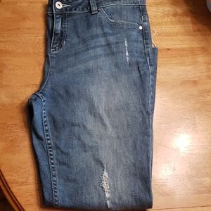 Vera Wang distressed, cropped jeans